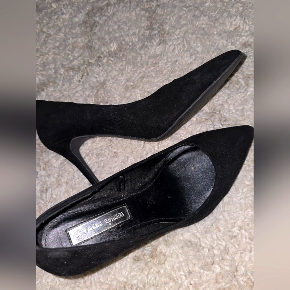 Tally Weil Sophisticated Black High Heel Pumps. Italy, 7.5